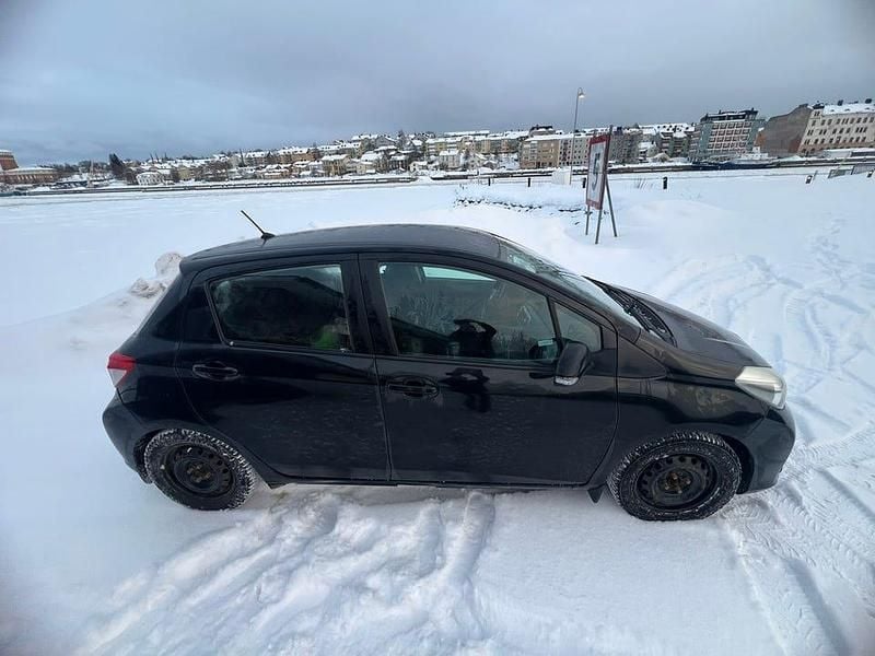 Begagnad Toyota Yaris 90 HK (66 kW) 2012 Halvkombi