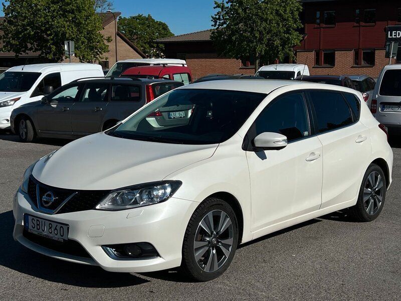 Vit Begagnad 2014 Nissan Pulsar Halvkombi | 54 800 kr (Marknadspris) - Bild 1/4