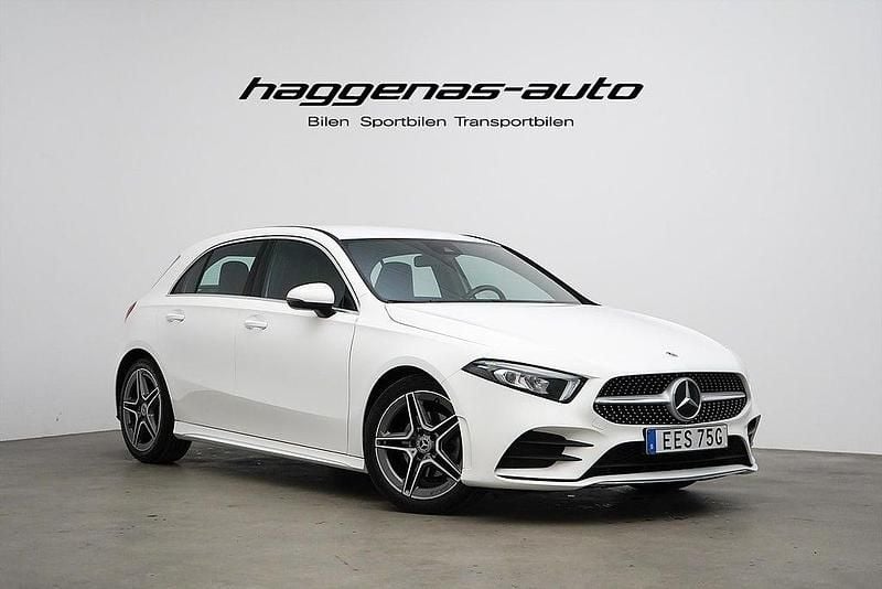 Vit Begagnad 2022 Mercedes A200 AMG Halvkombi | 279 000 kr (Marknadspris) - Bild 1/4