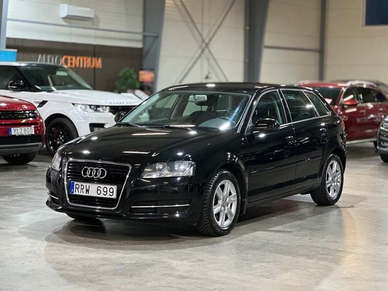 Svart Begagnad 2010 Audi A3 Sportback Attraction Halvkombi | 79 900 kr (Lite dyr) - Bild 1/4
