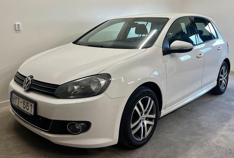 Vit Begagnad 2013 VW Golf VII Halvkombi | 72 500 kr (Bra pris) - Bild 1/4