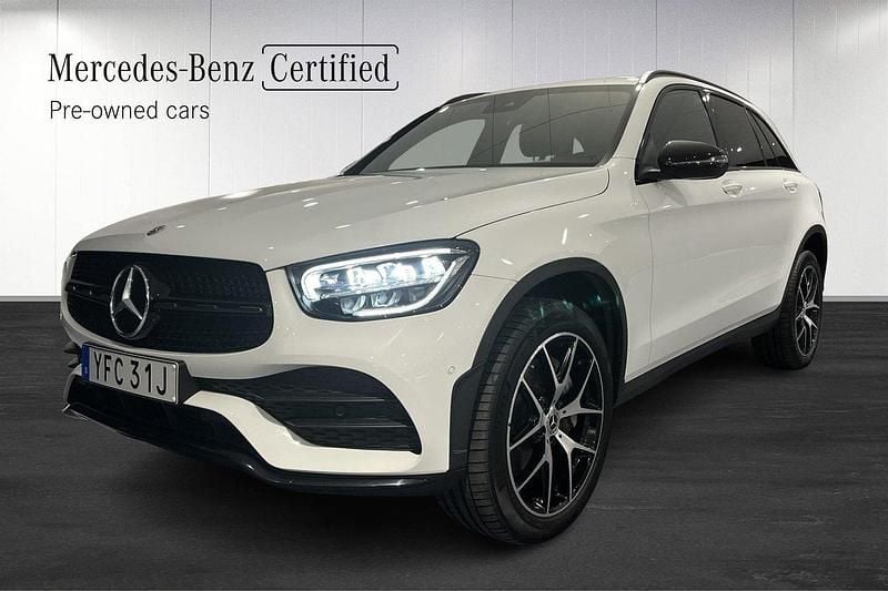 Vit Begagnad 2022 Mercedes GLC300e AMG line SUV | 479 000 kr (Marknadspris) - Bild 1/4