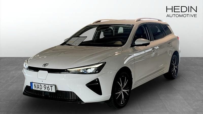 Vit (silver) Begagnad 2022 MG MG5 EV Kombi | 224 900 kr (Marknadspris) - Bild 1/4