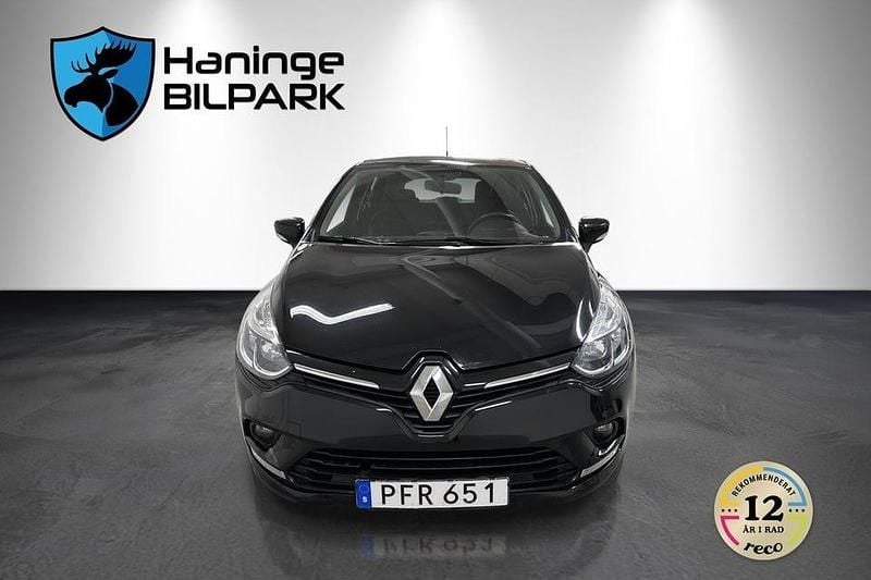 Begagnad Renault Clio IV Zen 90 HK (66 kW) 2017 Svart Halvkombi