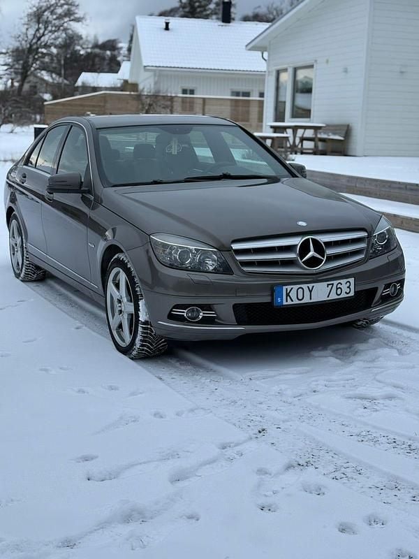 Begagnad 2009 Mercedes C200 | 59 000 kr (Marknadspris) - Bild 1/4