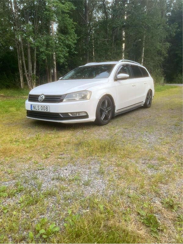 Vit Begagnad 2012 VW Passat Kombi | 53 000 kr (Dyr) - Bild 1/3