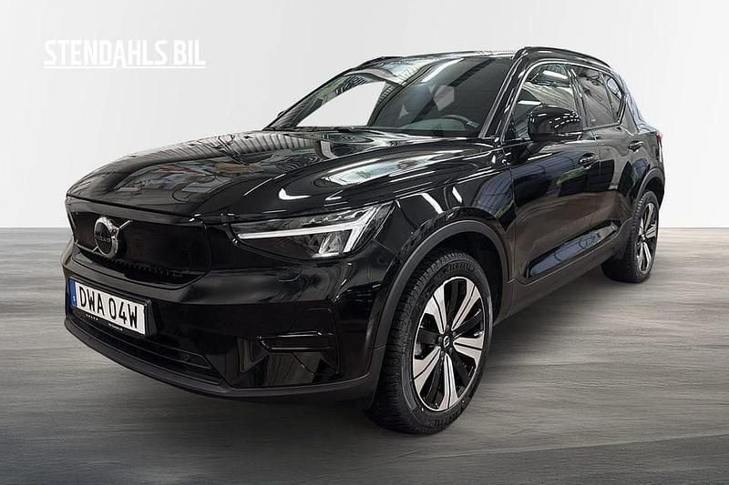 Svart Begagnad 2023 Volvo XC40 Core SUV | 339 000 kr (Superpris) - Bild 1/4