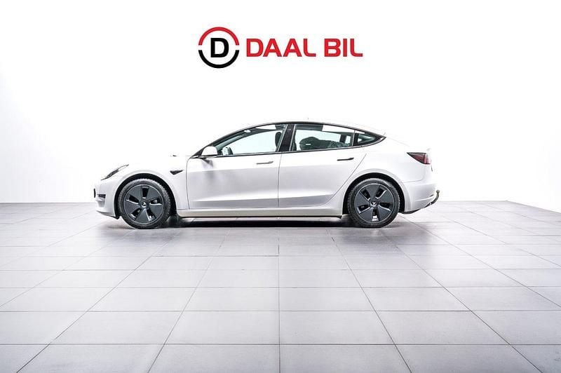 Vit Begagnad 2021 Tesla Model 3 Long Range AWD Sedan | 309 700 kr (Marknadspris) - Bild 1/4