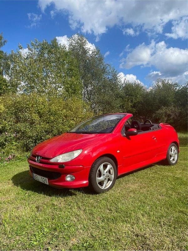 Röd Begagnad 2004 Peugeot 206 CC Cab | 15 000 kr (Bra pris) - Bild 1/4