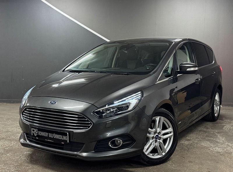 Grå Begagnad 2017 Ford S-MAX Business Edition Minibuss | 219 900 kr (Marknadspris) - Bild 1/4