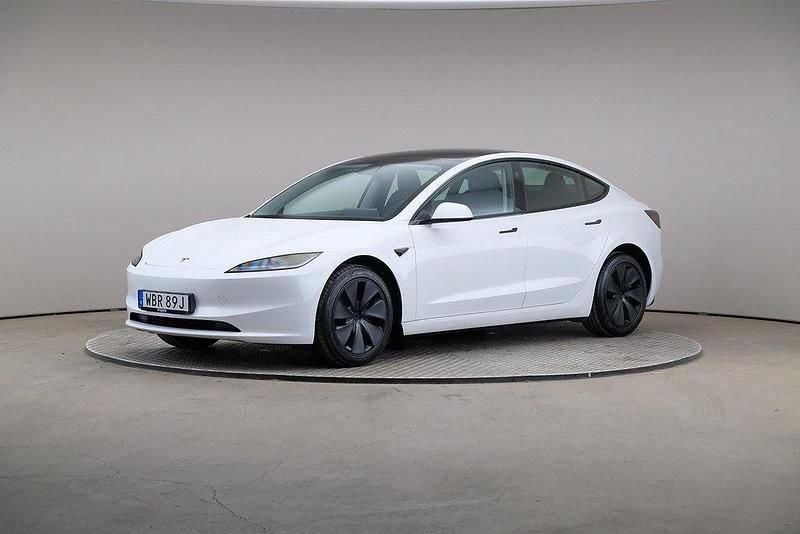 Vit Begagnad 2024 Tesla Model 3 Standard Range Sedan | 429 000 kr (Dyr) - Bild 1/4