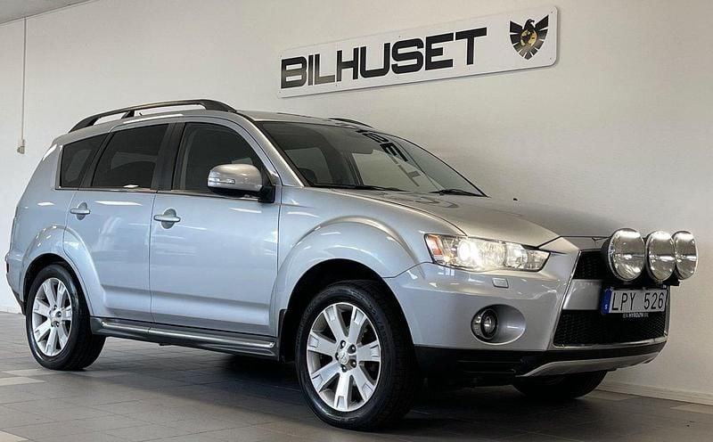 Silver Begagnad 2011 Mitsubishi Outlander SUV | 49 900 kr (Bra pris) - Bild 1/4