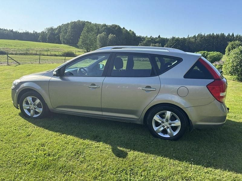 Silver Begagnad 2011 Kia Ceed Sportswagon Kombi | 32 000 kr (Superpris) - Bild 1/4