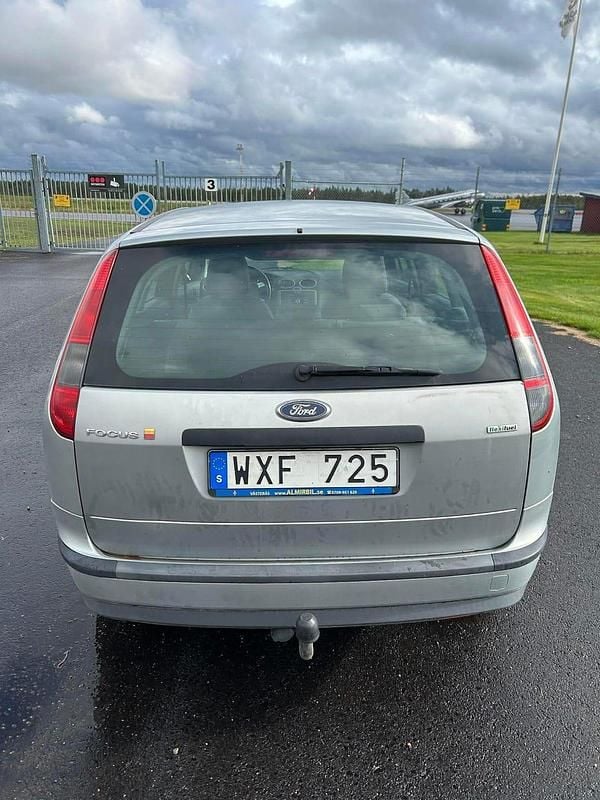 Begagnad Ford Focus 125 HK (91 kW) 2005 Kombi