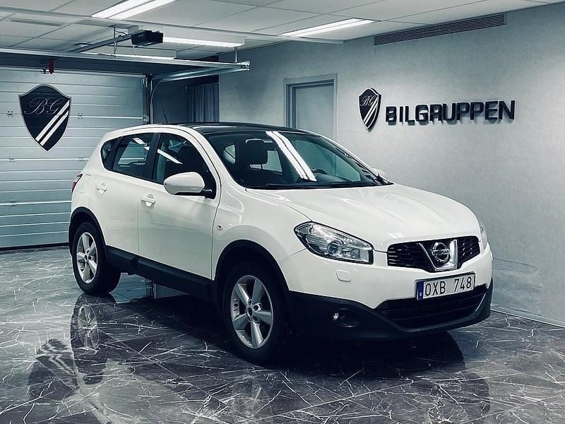 Vit Begagnad 2011 Nissan Qashqai SUV | 79 900 kr (Marknadspris) - Bild 1/4