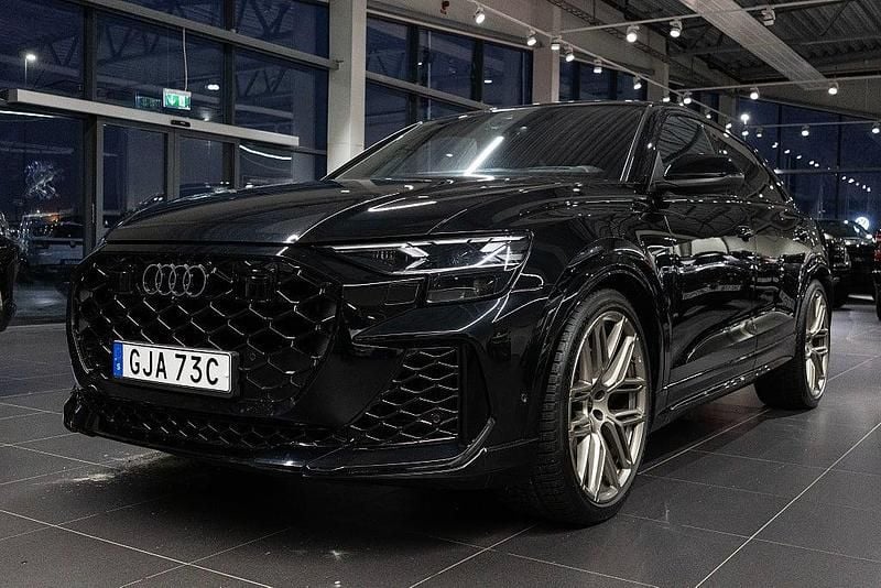 Begagnad Audi RS Q8 600 HK (441 kW) 2024 Svart SUV