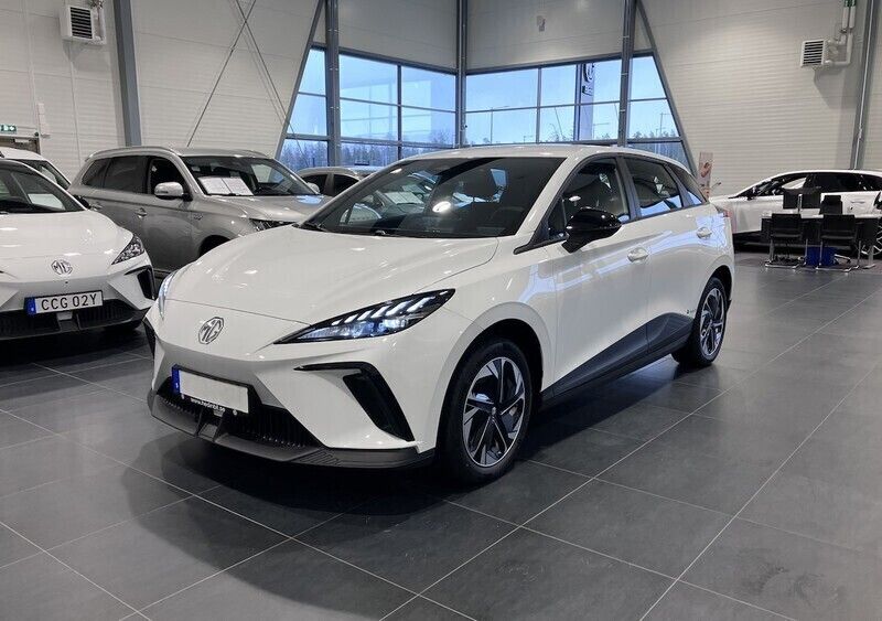Vit (white) Begagnad 2023 MG MG4 EV Halvkombi | 319 990 kr (Dyr) - Bild 1/4