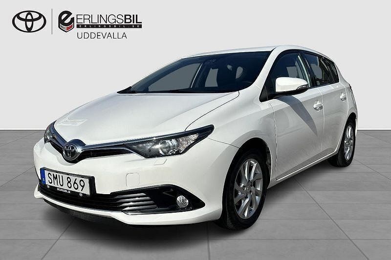 Vit Begagnad 2016 Toyota Auris Active Halvkombi | 159 000 kr (Marknadspris) - Bild 1/4
