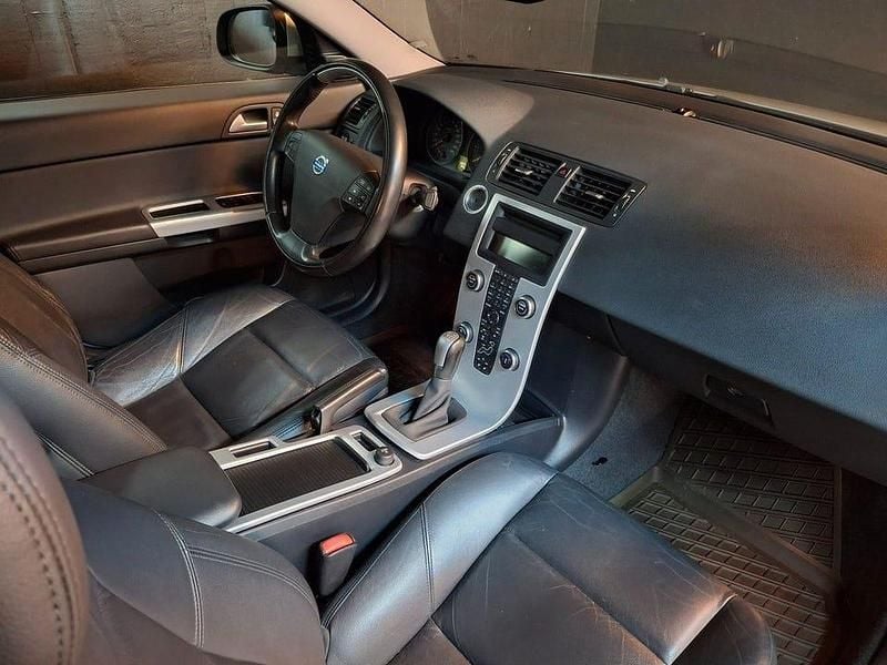 Begagnad Volvo S40 Momentum 116 HK (85 kW) 2012 Ljusgrå (grå) Sedan