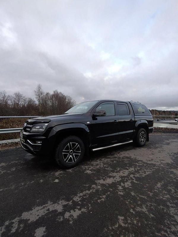 Svart Begagnad 2018 VW Amarok Pickup | 299 000 kr (Marknadspris) - Bild 1/4