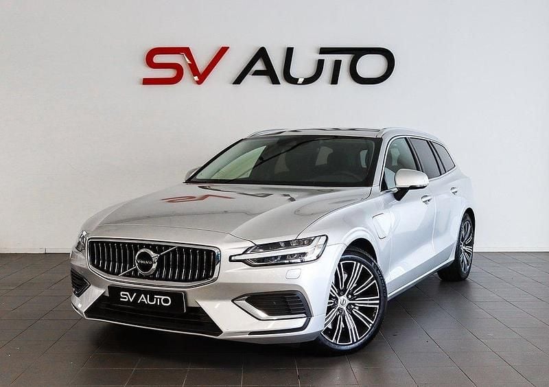 Silver Begagnad 2021 Volvo V60 Inscription Kombi | 279 900 kr (Bra pris) - Bild 1/4