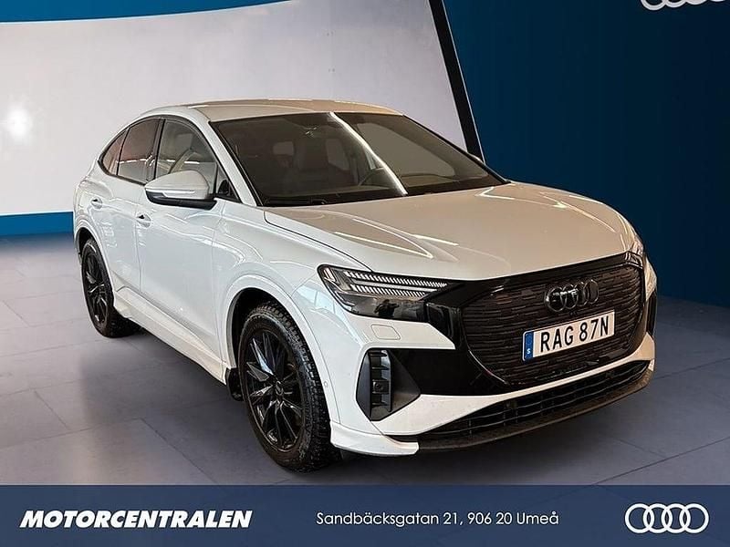 Begagnad Audi Q4 Sportback e-tron Comfort 219 kW (299 HK) 2023 Vit SUV