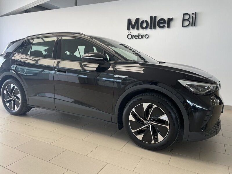 Svart (myth black metallic) Begagnad 2022 VW ID.4 Pro Performance SUV | 314 900 kr (Superpris) - Bild 1/4
