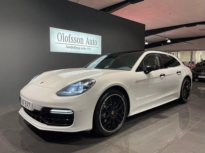 Vit Begagnad 2018 Porsche Panamera Sport Turismo Kombi | 579 000 kr (Marknadspris) - Bild 1/4