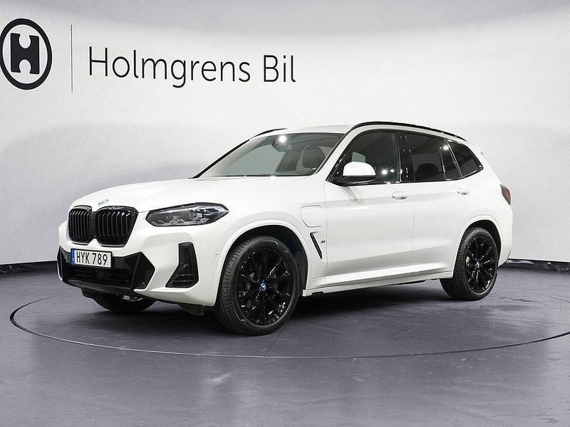 Vit (mineralvit metallic) Begagnad 2023 BMW X3 M Sport SUV | 579 800 kr (Bra pris) - Bild 1/4