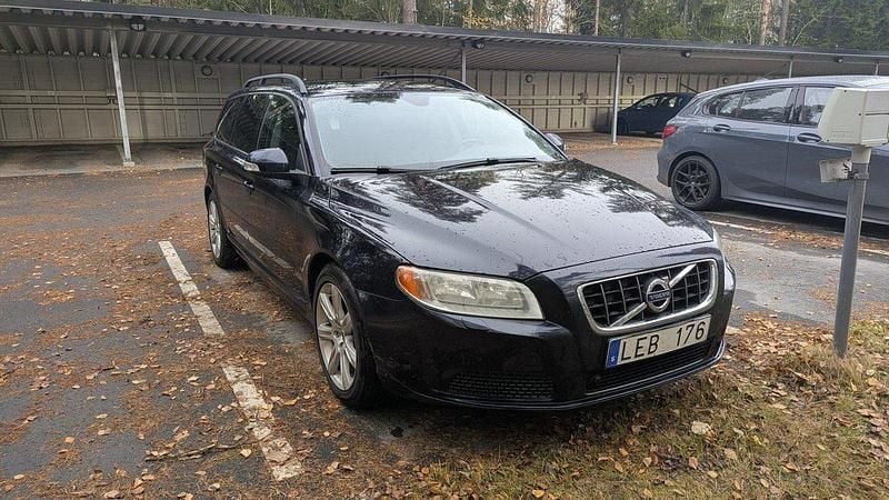 Blå Begagnad 2011 Volvo V70 Kombi | 48 000 kr (Marknadspris) - Bild 1/4