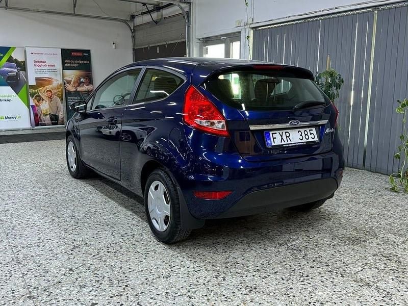 Begagnad Ford Fiesta Titanium 82 HK (60 kW) 2010 Blå Halvkombi