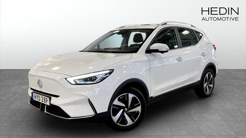 Vit (silver) Begagnad 2022 MG ZS Luxury Sedan | 239 900 kr (Marknadspris) - Bild 1/4