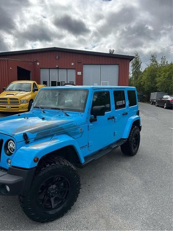 Blå Begagnad 2017 Jeep Wrangler Unlimited SUV | 379 000 kr (Superpris) - Bild 1/4