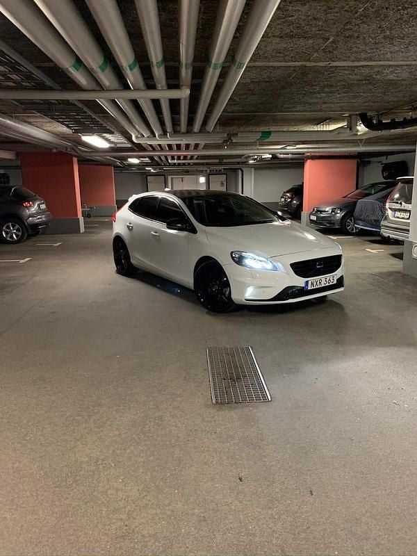 Begagnad Volvo V40 253 HK (186 kW) 2016 Solid vit