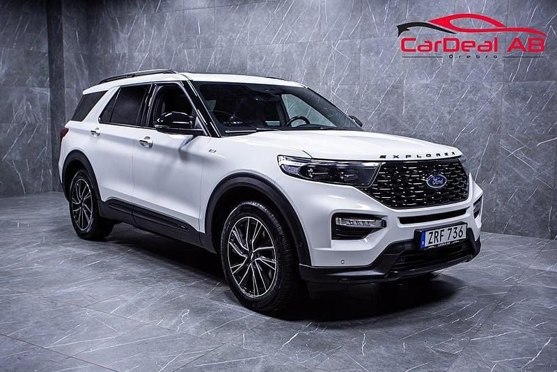 Vit Begagnad 2022 Ford Explorer ST-Line SUV | 488 800 kr (Marknadspris) - Bild 1/4