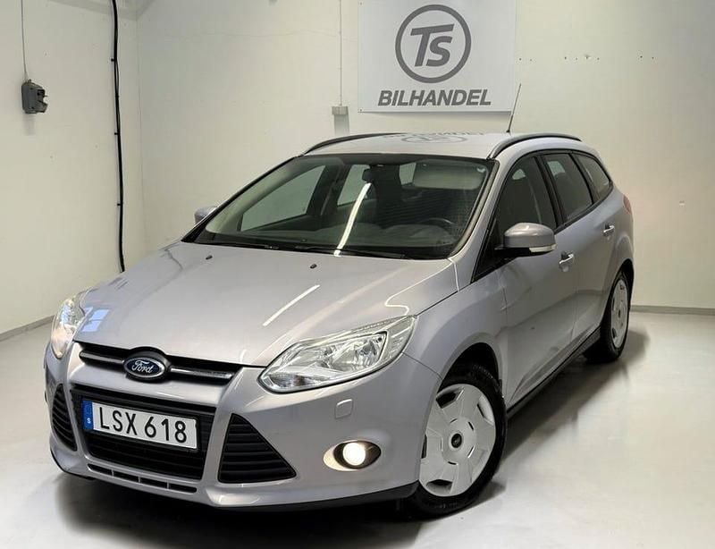 Begagnad Ford Focus Trend 95 HK (69 kW) 2011 Grå Kombi