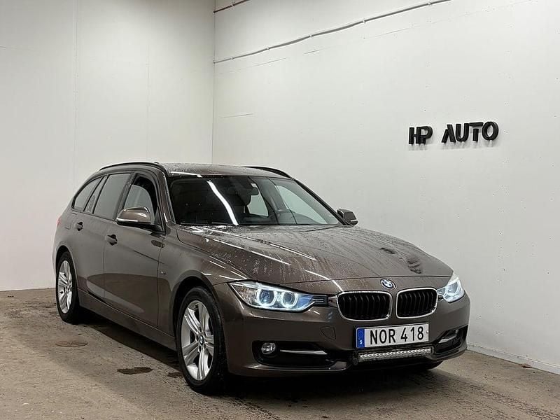 Brun Begagnad 2014 BMW 320 Sport Line Kombi | 129 900 kr (Bra pris) - Bild 1/4