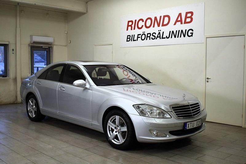 Ljusgrå Begagnad 2005 Mercedes S350 Sedan | 119 900 kr (Bra pris) - Bild 1/4