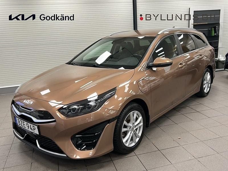 Brun Begagnad 2022 Kia Ceed Sportswagon Advance Kombi | 229 000 kr (Bra pris) - Bild 1/4