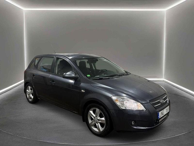 Grå Begagnad 2008 Kia Ceed EX Halvkombi | 44 900 kr (Marknadspris) - Bild 1/4