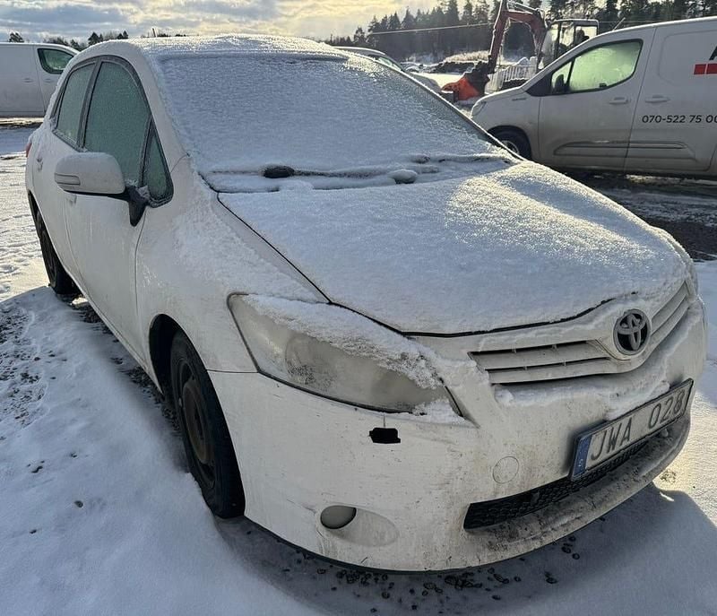 Begagnad Toyota Auris 90 HK (66 kW) 2010 Halvkombi