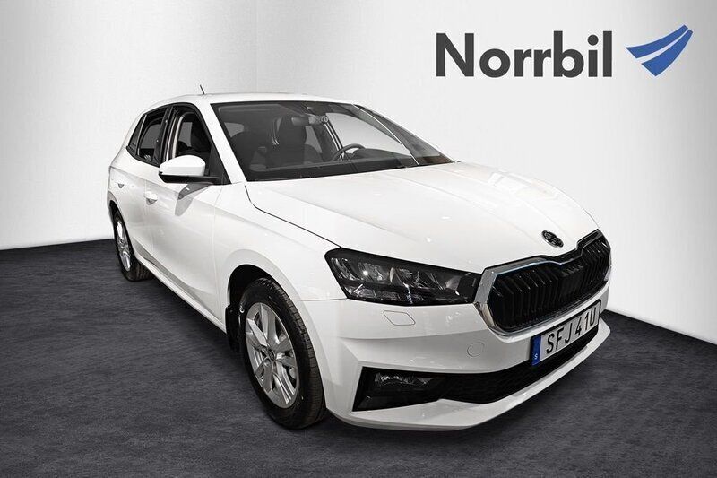 Vit Ny 2025 Skoda Fabia Selection Halvkombi | 259 400 kr (Marknadspris) - Bild 1/4