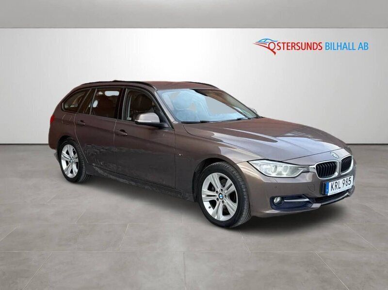 Brun Begagnad 2015 BMW 320 Sport Line Kombi | 149 900 kr (Bra pris) - Bild 1/4