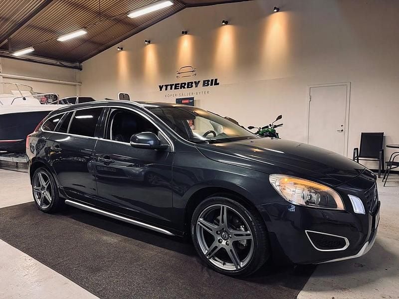 Grå Begagnad 2012 Volvo V60 Summum Kombi | 109 900 kr (Bra pris) - Bild 1/4