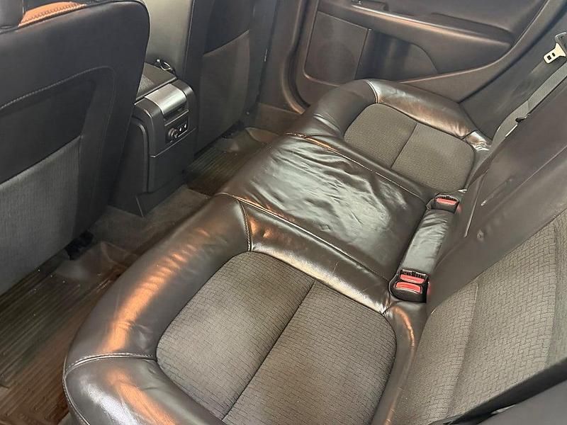 Begagnad Volvo V70 Momentum 179 HK (131 kW) 2011 Svart Kombi