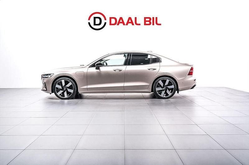Ljusgrå Begagnad 2024 Volvo S60 Ultimate Sedan | 439 700 kr (Bra pris) - Bild 1/4