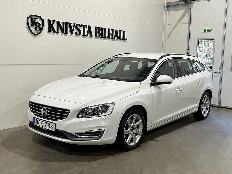 Vit Begagnad 2014 Volvo V60 Momentum Kombi | 119 800 kr (Marknadspris) - Bild 1/4