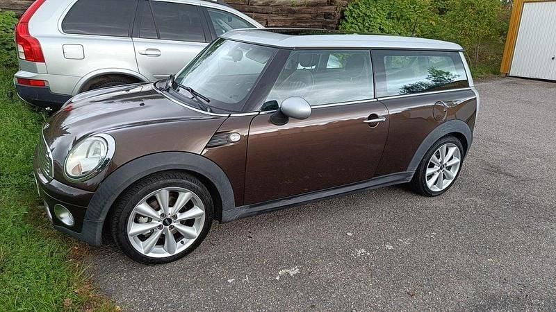 Brun Begagnad 2008 Mini Cooper D Clubman Kombi | 55 000 kr (Marknadspris) - Bild 1/4