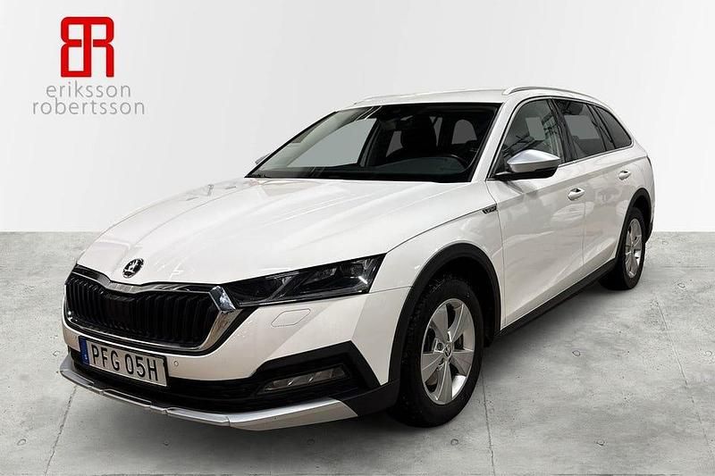 Vit Begagnad 2023 Skoda Octavia Scout Kombi | 299 900 kr (Lite dyr) - Bild 1/4