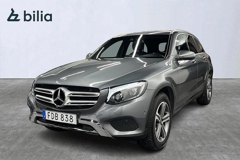 Grå Begagnad 2018 Mercedes GLC220 AMG SUV | 309 500 kr (Marknadspris) - Bild 1/4